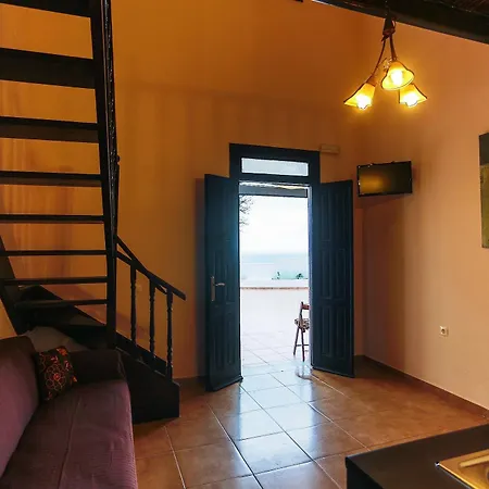 Little Sea View Apartment *