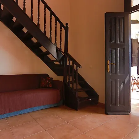 Little Sea View Apartment *